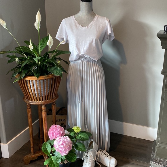 Pleats Ahoy! - Picture 2 of 7